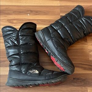 The North Face Women's Black and Red Winter Boots